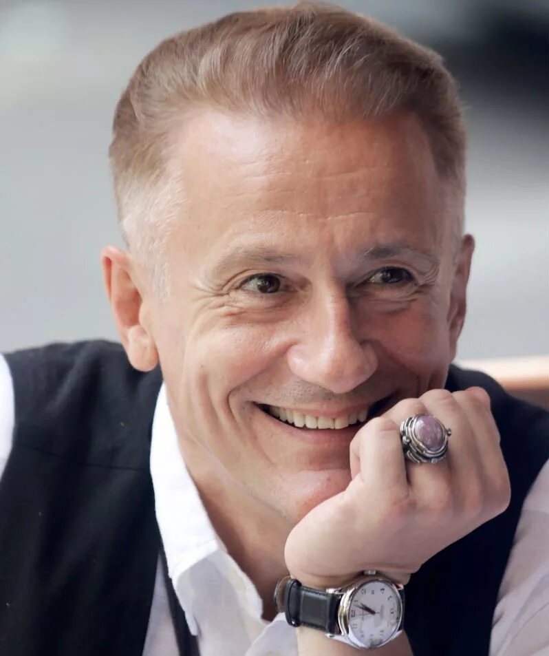 О е меньшиков. Сейчас олегу. Газманов старый. Сейчас олегу. Сейчас олегу.