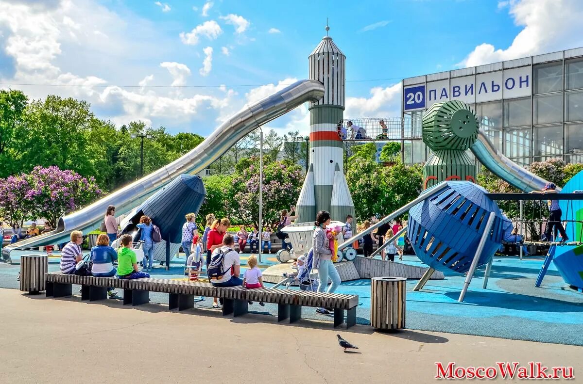 Вднх городок. Площадка космос на ВДНХ. Детская площадка на ВДНХ. Детская площадка «фантастический город» на ВДНХ. ВДНХ Москва детская площадка космос.