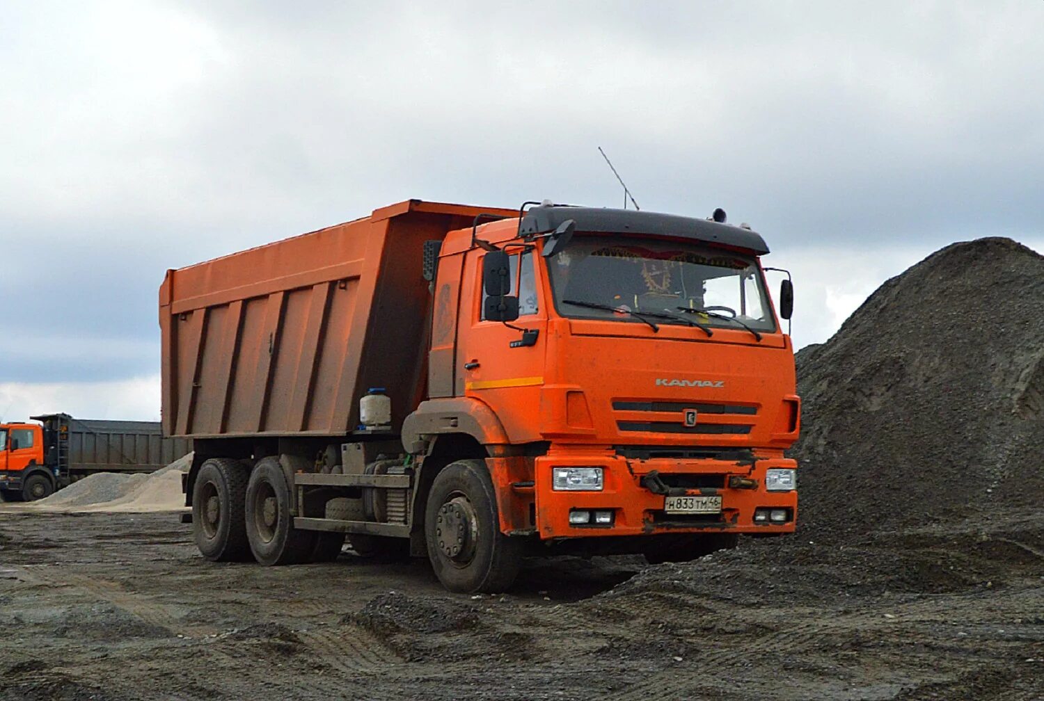 Водитель самосвала. Daf cf 855 tipper. Тольятти компания автобаза самосвал. Ивеко 4 осная. Volvo fh самосвал 10x4.