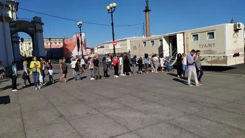 Большая очередь в туалет