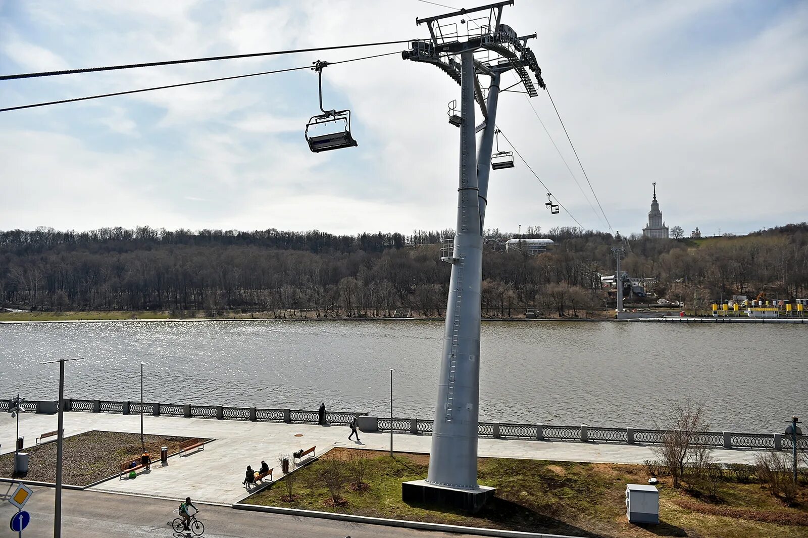 Канатная дорога Москва Лужники. Воробьёвы горы Москва канатная дорога. Московская канатная дорога на Воробьевых горах. Смотровая площадка Воробьевы горы канатная дорога.