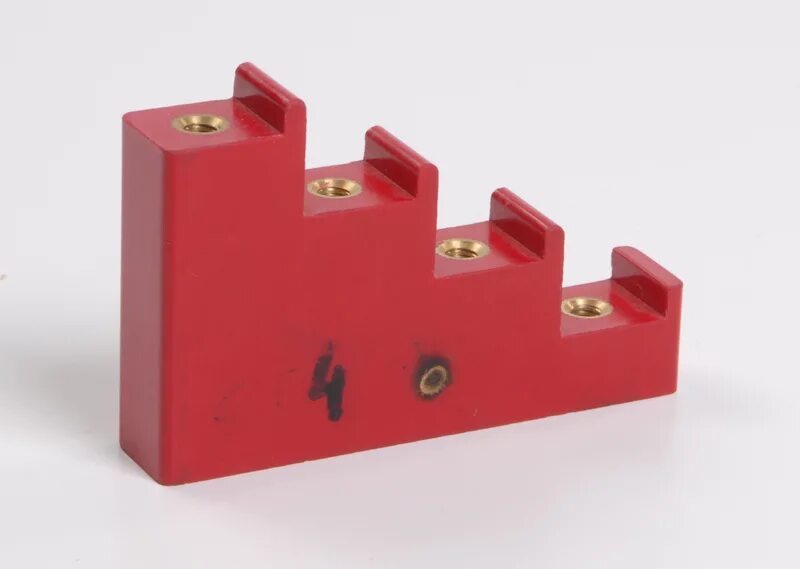 Изоляторы iek. Изолятор шинный (силовой) &quot;лесенка&quot; 300а 6кв (plc-sl-300) ekf. изолятор шинный 300а 6кв лесенка. изолятор sm76 (м10) силовой иэк. изолятор ступенчатый ис4-40 м8 силовой с болтом iek yis11-4-40-b.