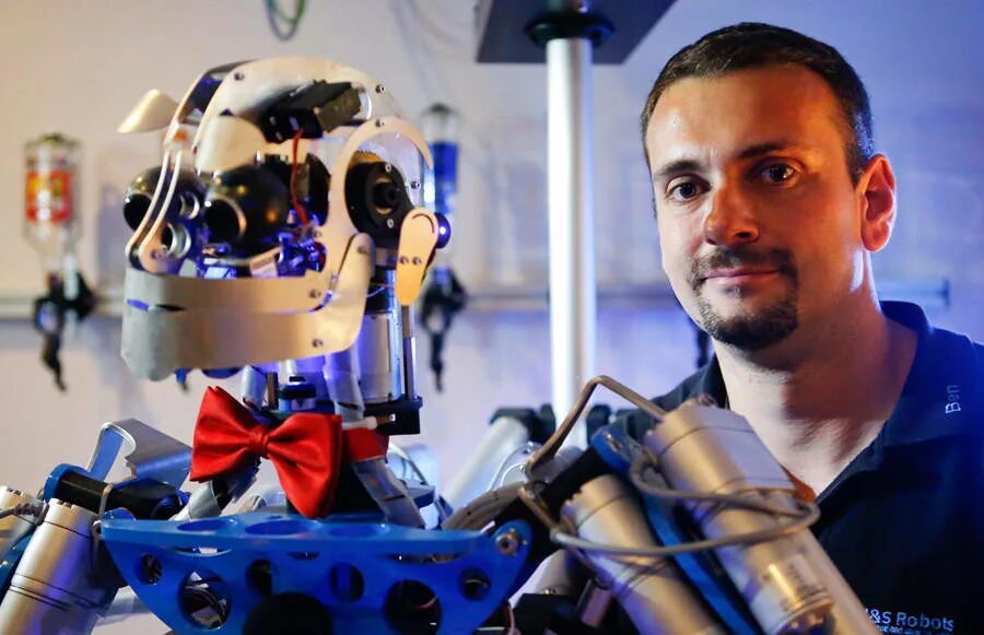 Robots say. Инженер робототехник. Робот изобретатель. Робототехник профессия.