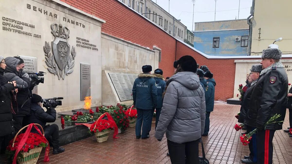 10 февраля 2015. Пожар в ГУВД Самарской области 1999. ГУВД Самарской области пожар. Памяти погибших в Самарском ГУВД. Пожар в Самарском ГУВД.