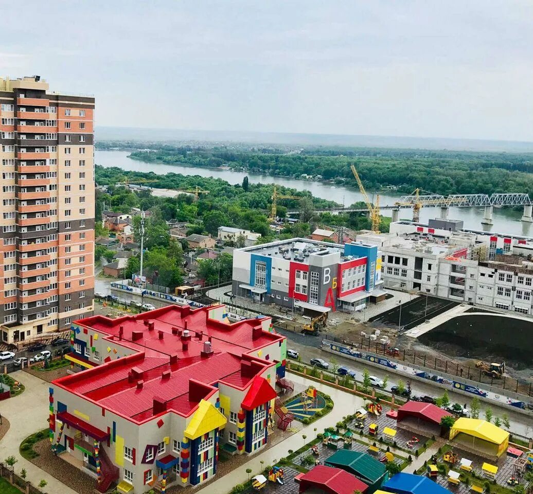 ЖК красный Аксай Ростов-на-Дону. ЖК красный Аксай. ЖК Суворовский Аксай. Мкр красный Аксай Ростов подъезды.