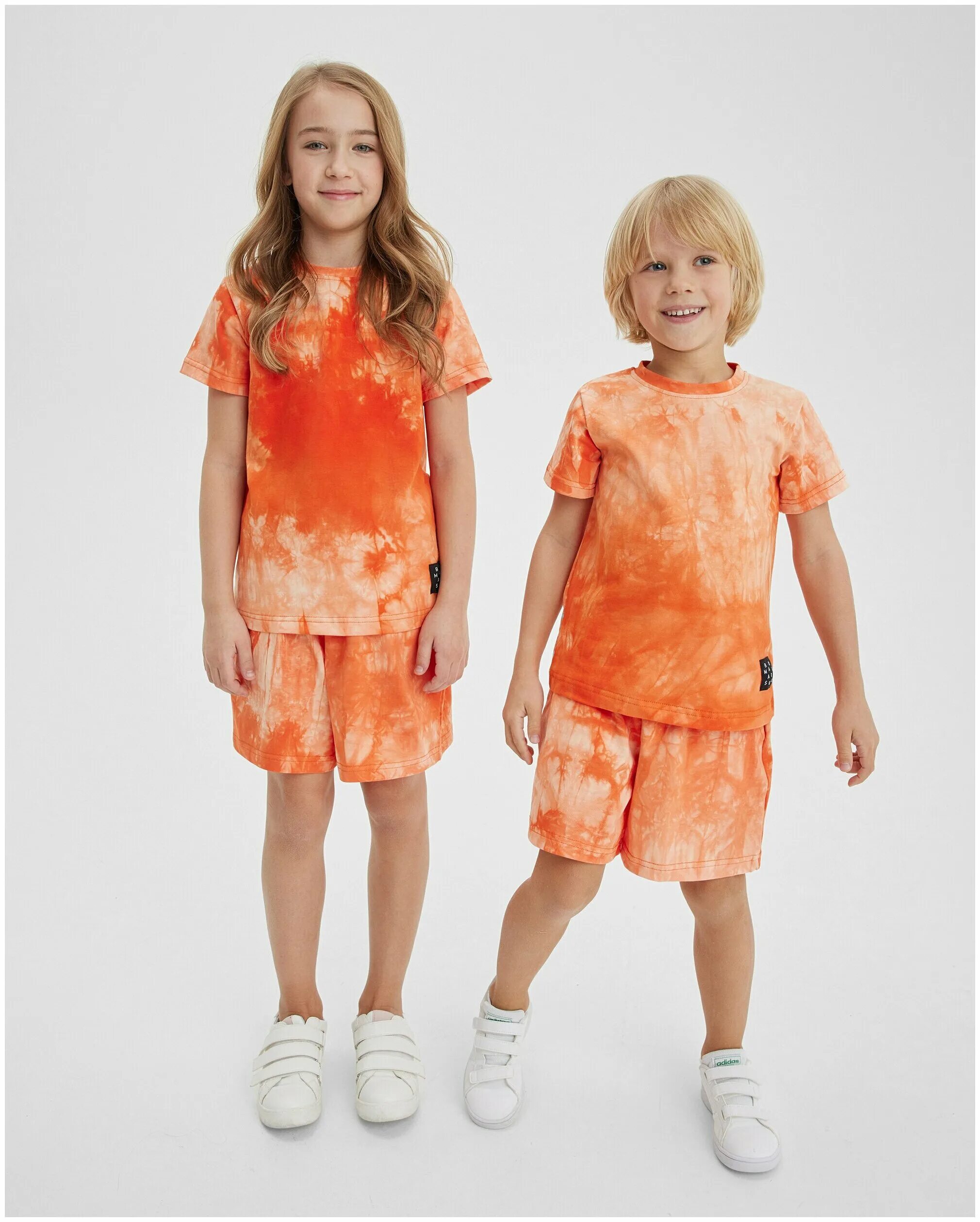 тайланд местные жители. весенняя картина для детей. счастливые тайцы. растаявший снеговик. ребенок из тайланда.