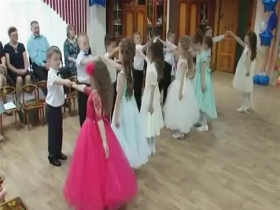 Вальс выпуск детский сад. Вальс детский сад видео. Вальс детский сад видео. Вальс детский сад видео. Шикарный вальс на выпускном в детском саду.