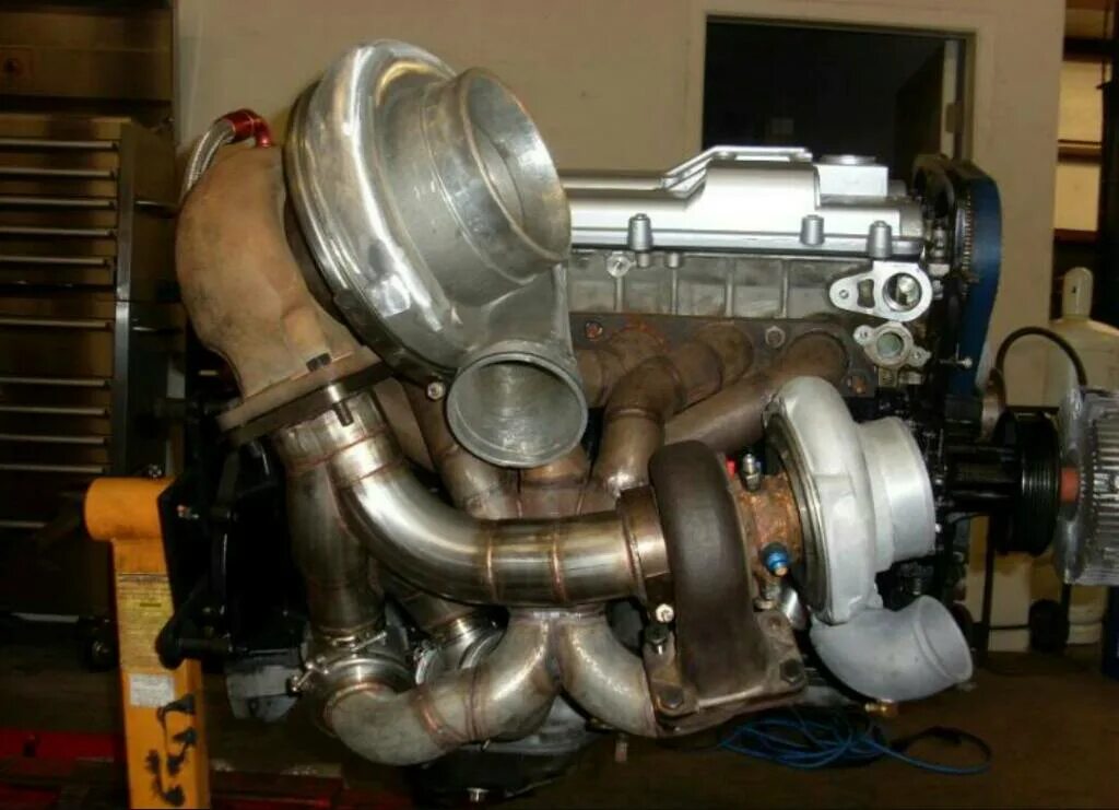 Turbo za. 4age turbo. 4 турбо. твин турбо и битурбо. турбо мотор 1900см3.