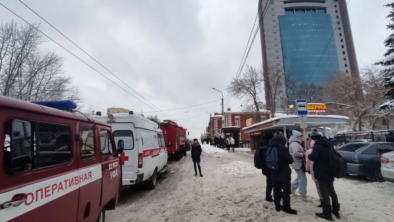 Эвакуация в уфе сегодня. Эвакуация в уфе. эвакуация в уфе школа 22. эвакуация в уфе университет. эвакуация в башкирии из школ.