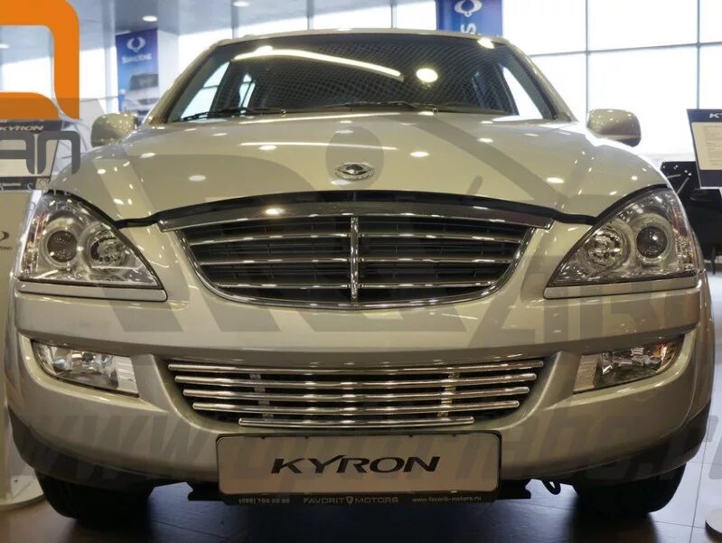 Решетка кайрон. Решетка радиатора SSANGYONG Kyron 2. Решетки для SSANGYONG Kyron. SSANGYONG Kyron 2008 передняя решетка. Передняя решётка на SSANGYONG Kyron.