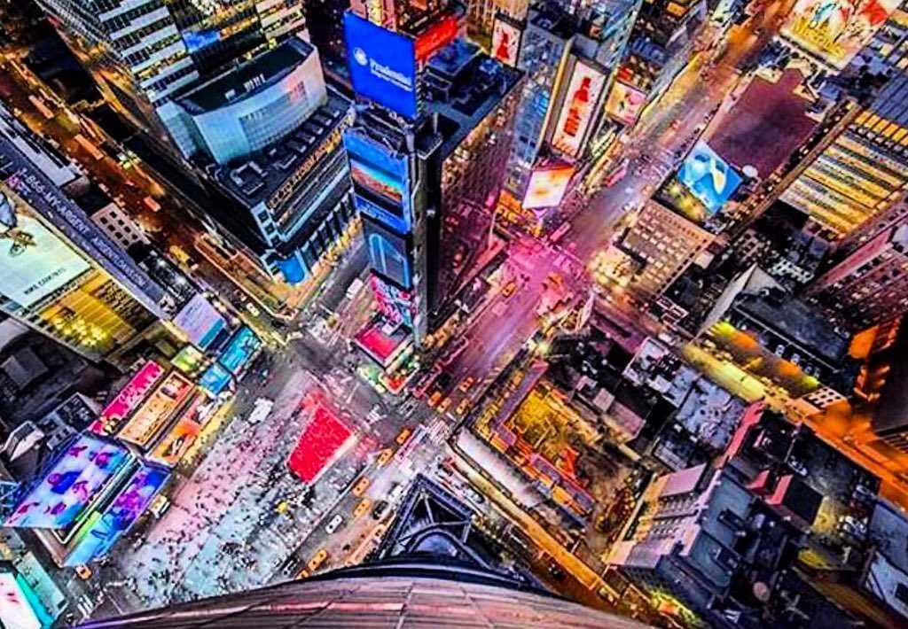 Город тайм. Ночной нью-йорк улица таймс сквер. Город тайм. Таймс бич город призрак. Ночной таймс-сквер в нью-йорке.