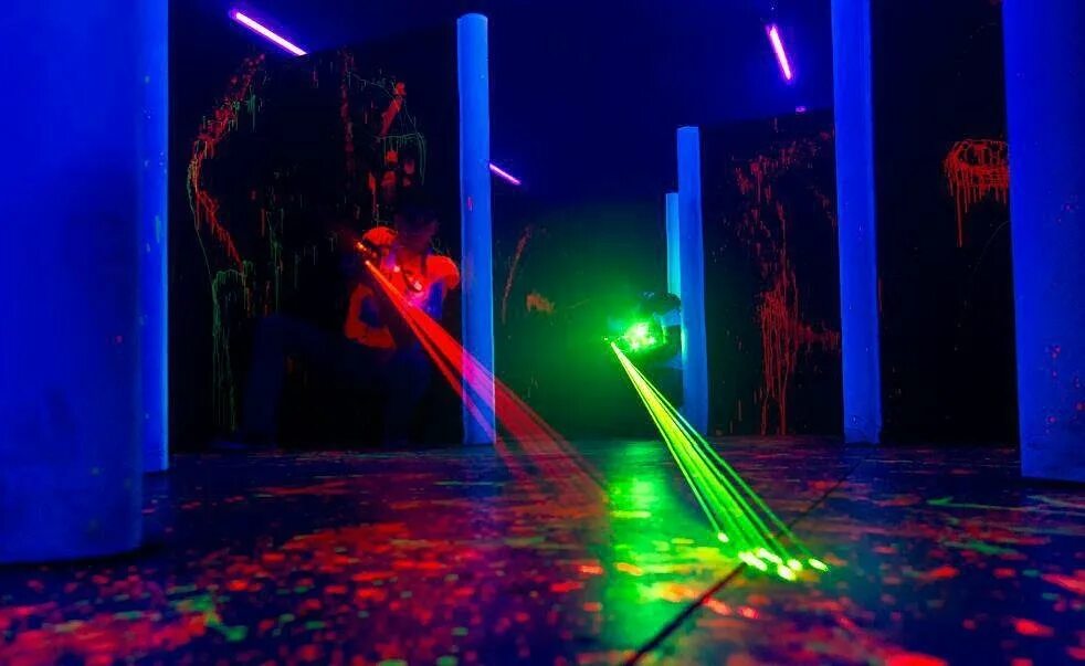 Лазертаг для детей. Лазер так на поклонной. Мощные лазеры игры. Лазертаг лазеры. Лазерные игры.