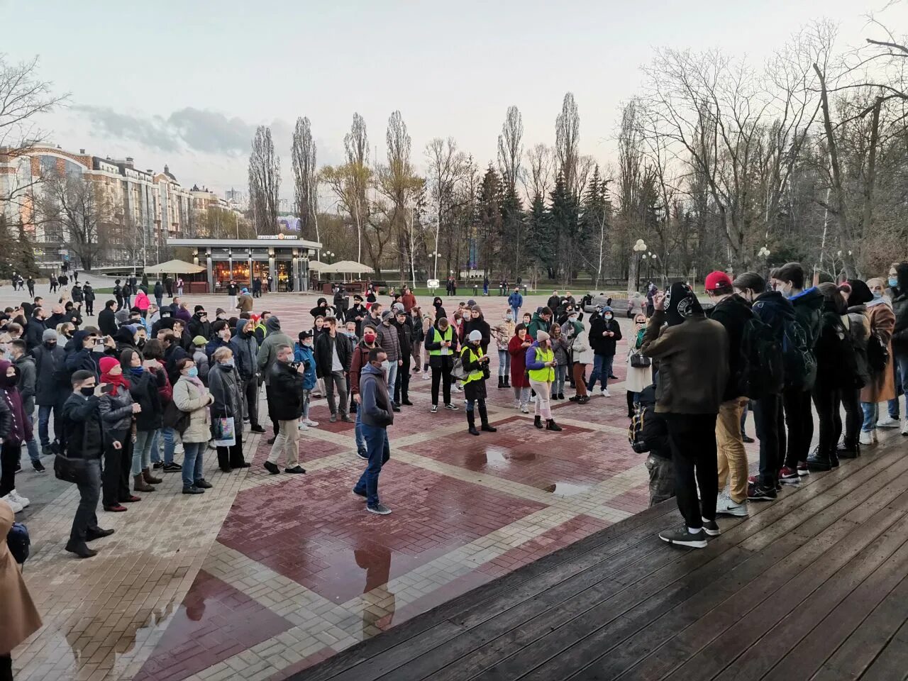 Почему сегодня нет трансляции. Митинг в Белгороде 21. Белгород митинг Навального. Штаб Навального Белгород. Митинг Навального штабы.