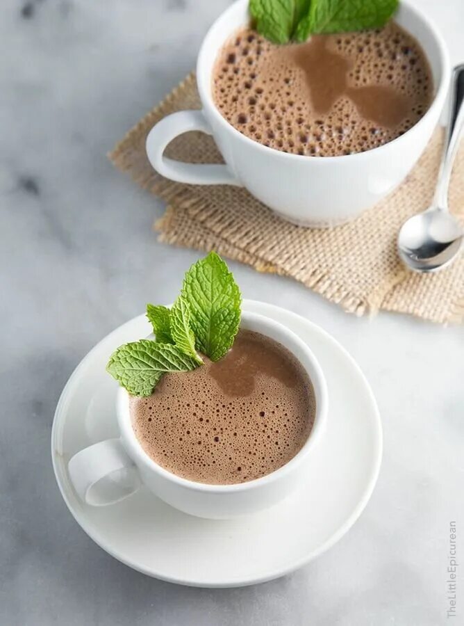 Айс латте мята шоколад. Кофе и какао. Кофе с мятой и шоколадом. Капучино с мятой. Мятный айс-мокко.