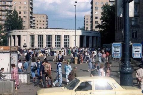 Метро алексеевская рядом