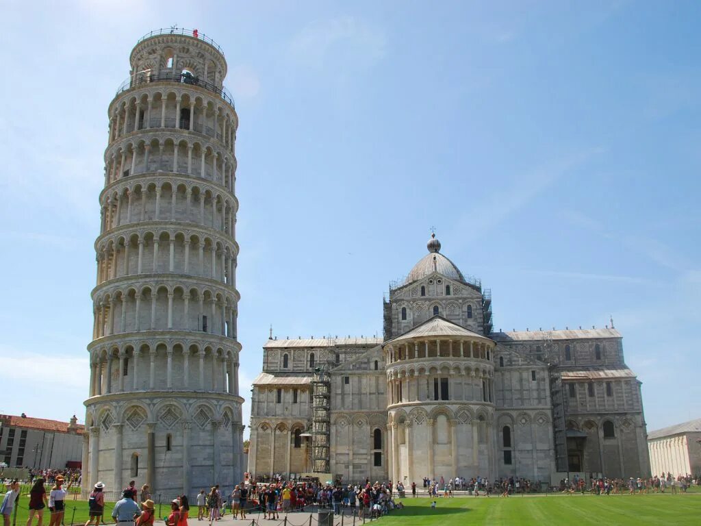 Город где башня. Пизанская башня Италия. Пизанская башня (Пиза, Италия). Падающая башня Пизанская башня.