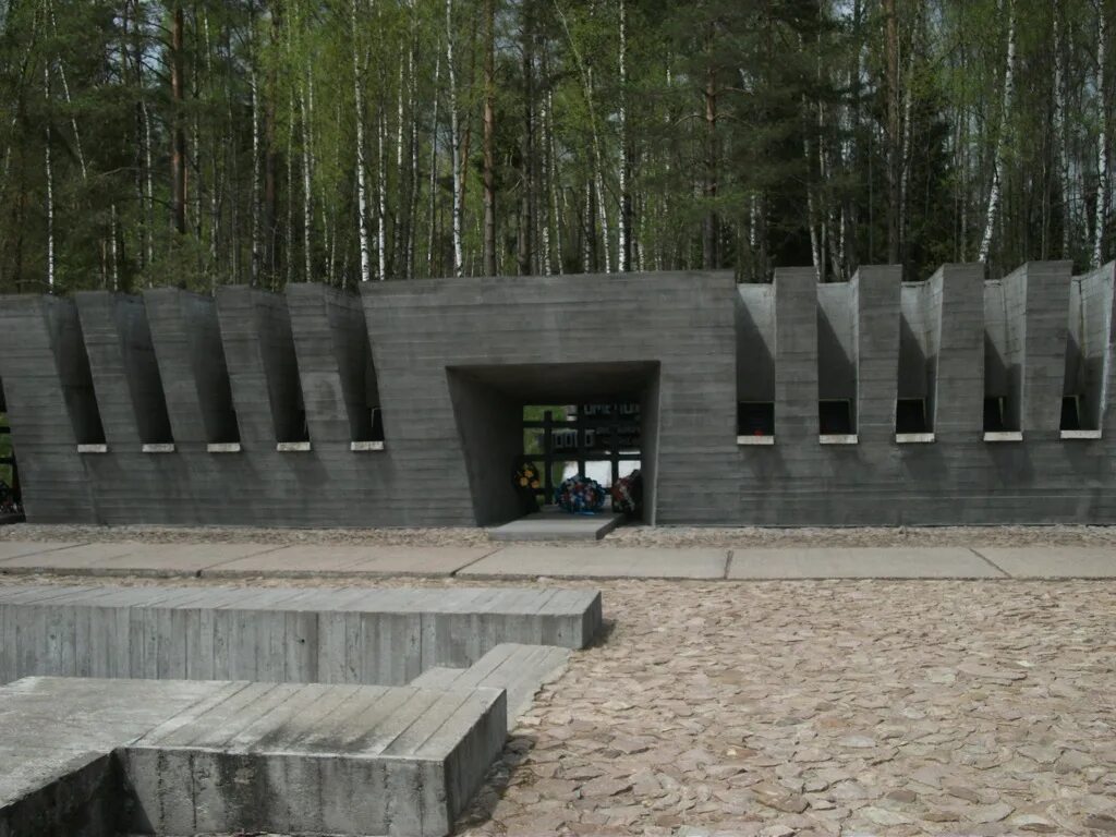 Хатынь мемориальный комплекс стена. Мемориал памяти Хатынь. Деревня Хатынь в Белоруссии. Мемориальный комплекс Хатынь Минск.