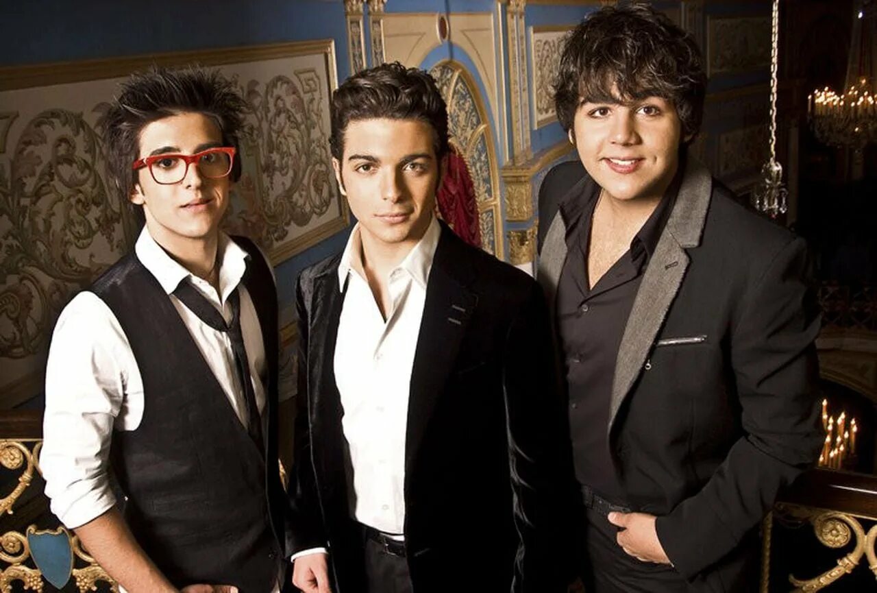 Трио история. Трио теноров il Volo. Трио Volo итальянское оперное il. Группа ил воло Италия. II Volo группа.