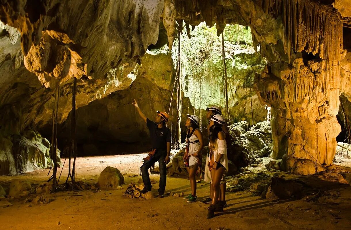 Caves adventures. Пещера фун фун Доминикана. Пещера в Пунта Кане. Пещера чудес (Доминиканская Республика). Самана Доминикана пещеры.