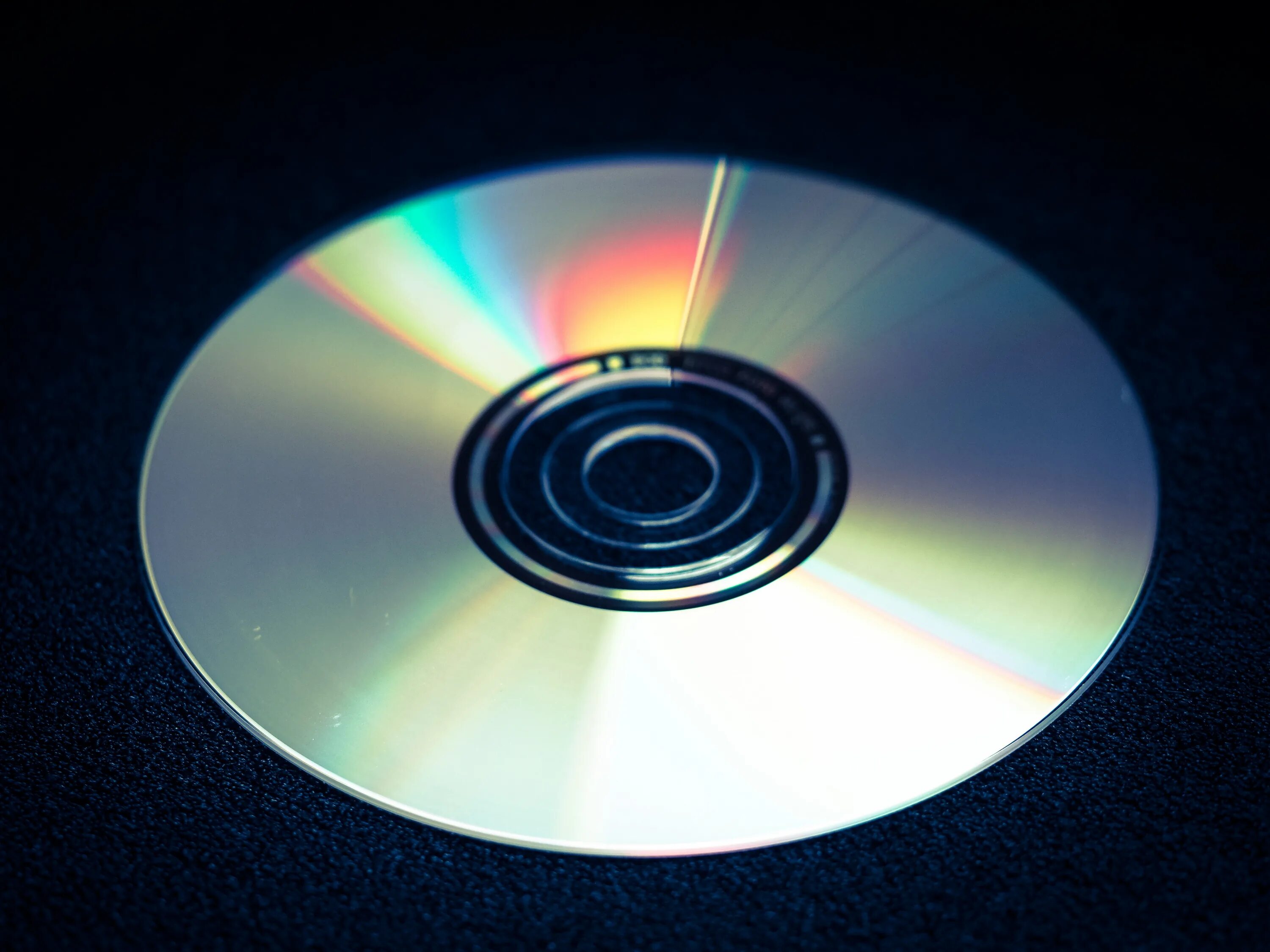 DVD-диски (DVD – Digital versatile Disk, цифровой универсальный диск),. Лазерный компакт-диск (CD, CD-ROM).. Компакт – диск, Compact Disc (CD). Лазерный диск.