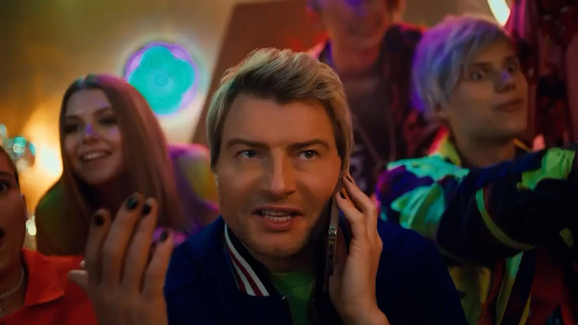 Даня милохин николай басков дико тусим. Даня милохин и басков дико влюблены. Дани басков. Даня милохин николай басков дико тусим. Басков и милохин.