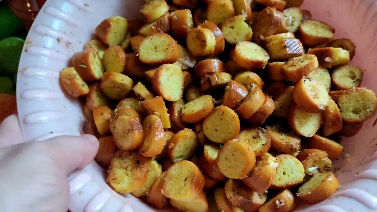 Сухарики из баранок в духовке. Сухари из омска. Вкусные сухарики из бубликов. Сухарики в духовке. Сухари из баранок.