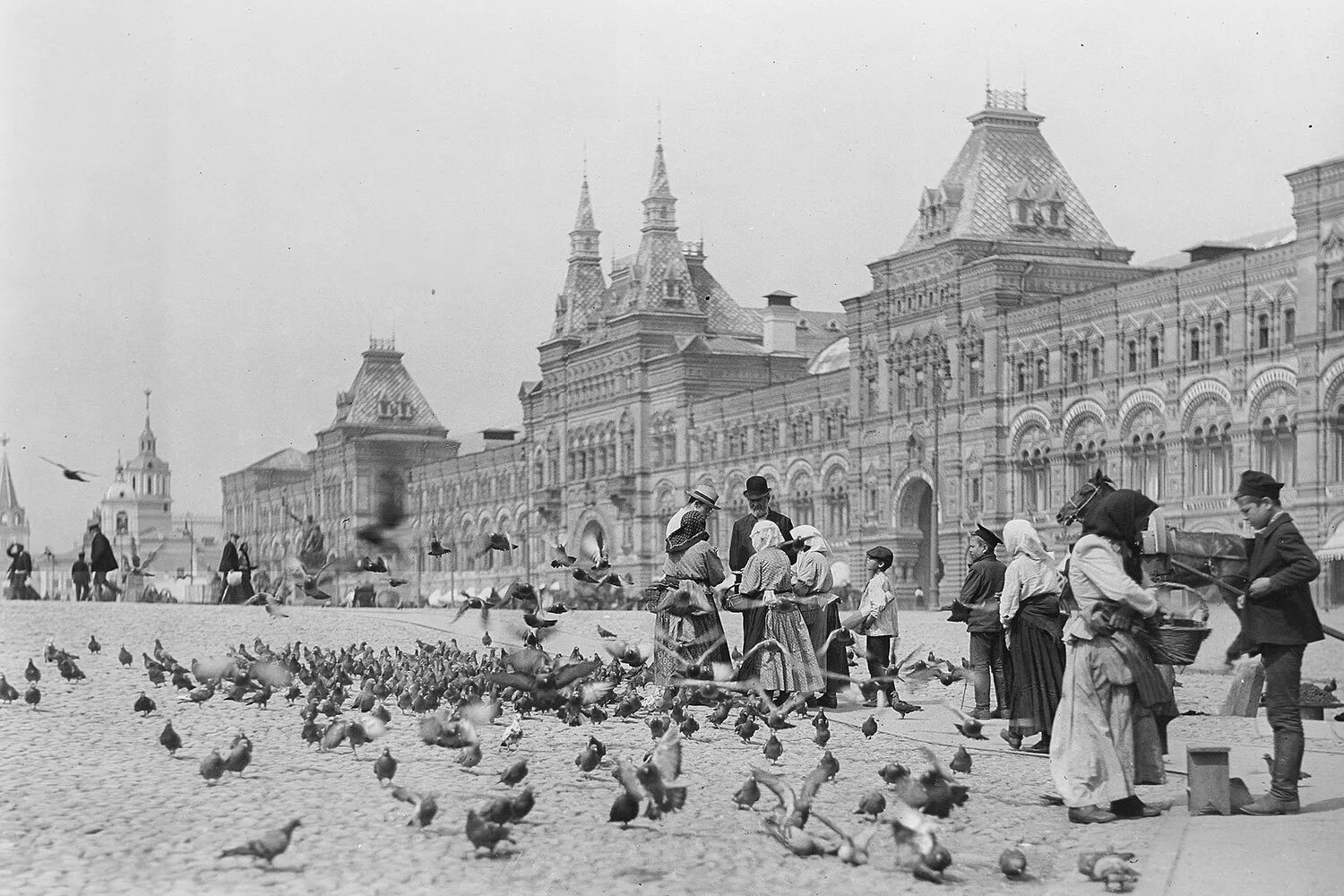 Верхние торговые ряды ГУМ 19 век. Москва 19 20 век. Красная площадь 19 века Москва. Красная площадь Москва 20 век.