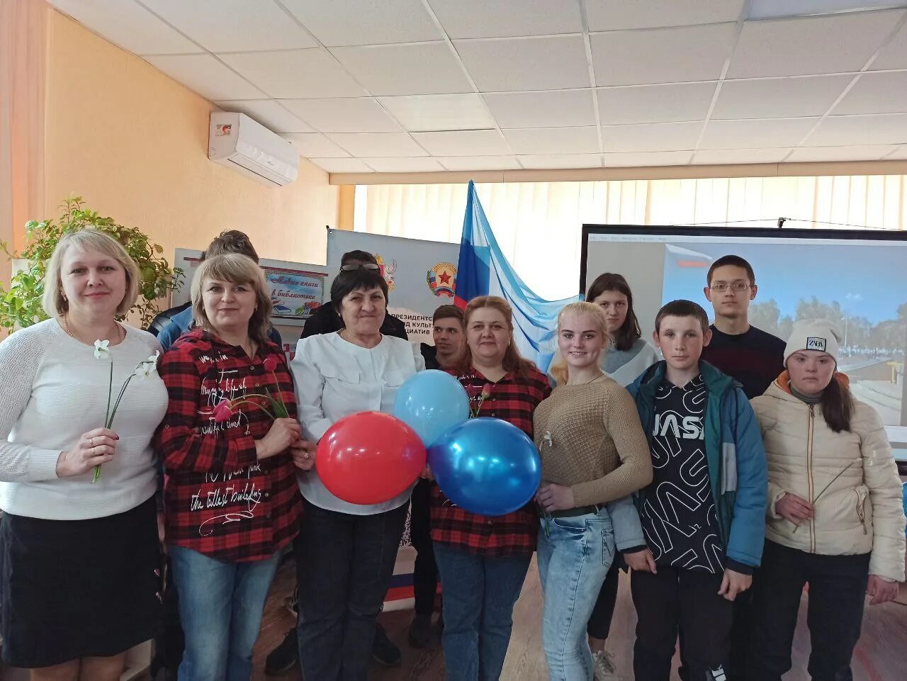 Какой праздник в лнр. С праздником лнр. с днем республики лнр. празднование дня лнр. 12 мая день республики лнр.