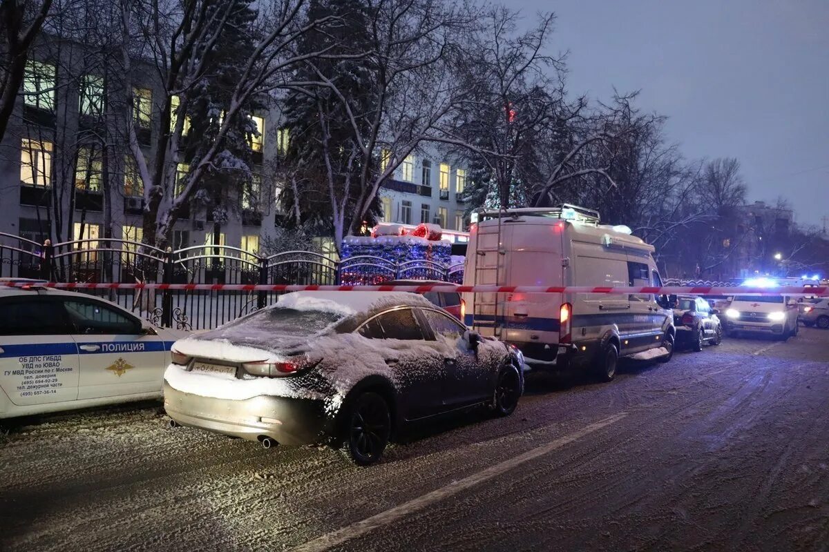 Стрельба в москве 22.03 2024. Стрельба на Рязанском проспекте. На Рязанке перестрелка в МФЦ. Стрельба в метро Рязанский проспект.