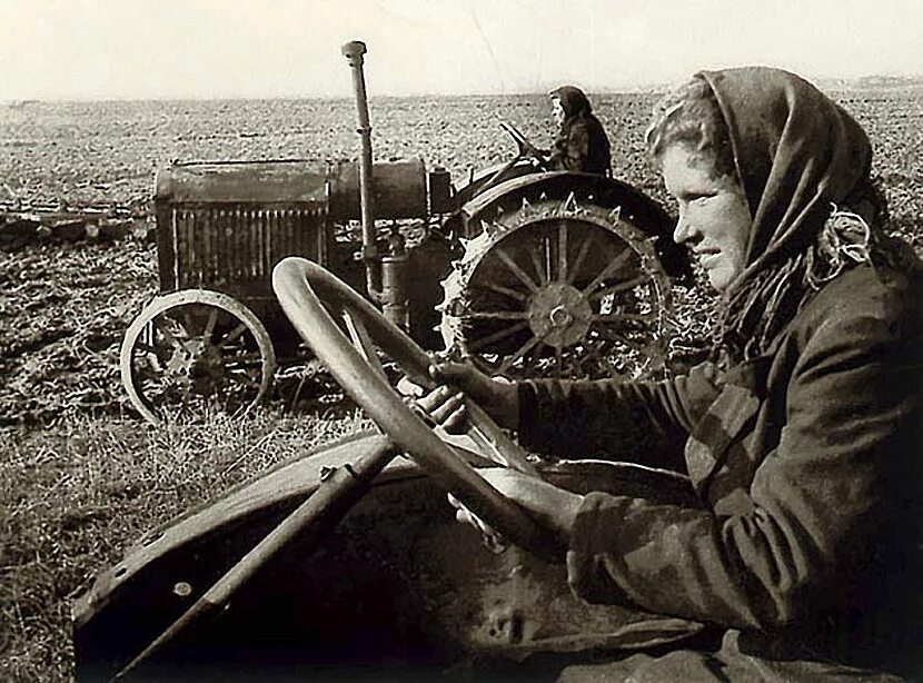 Повседневность в советском тылу. Тыл в годы войны 1941-1945. Женщины трактористки в годы Великой Отечественной войны 1941-1945. Женщины труженики тыла в годы Великой Отечественной войны.