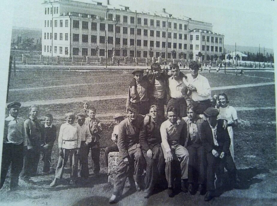 Школа 1937 года. 3 Школа города Пятигорска 1937 год. Школа 1937. Санаторий Ростовский 1937 год.