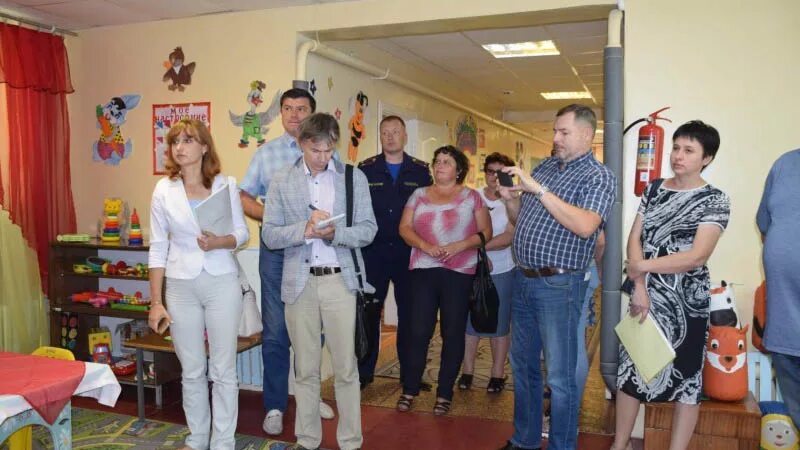 Пустой класс в школе. Деревня арсланово чишминский район. Озеленение двора. Школа 17 белогорск амурская область. Школы башкирии.