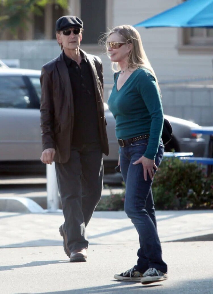 Actor Patrick Swayze and wife Lisa Niemi attend the premiere of.