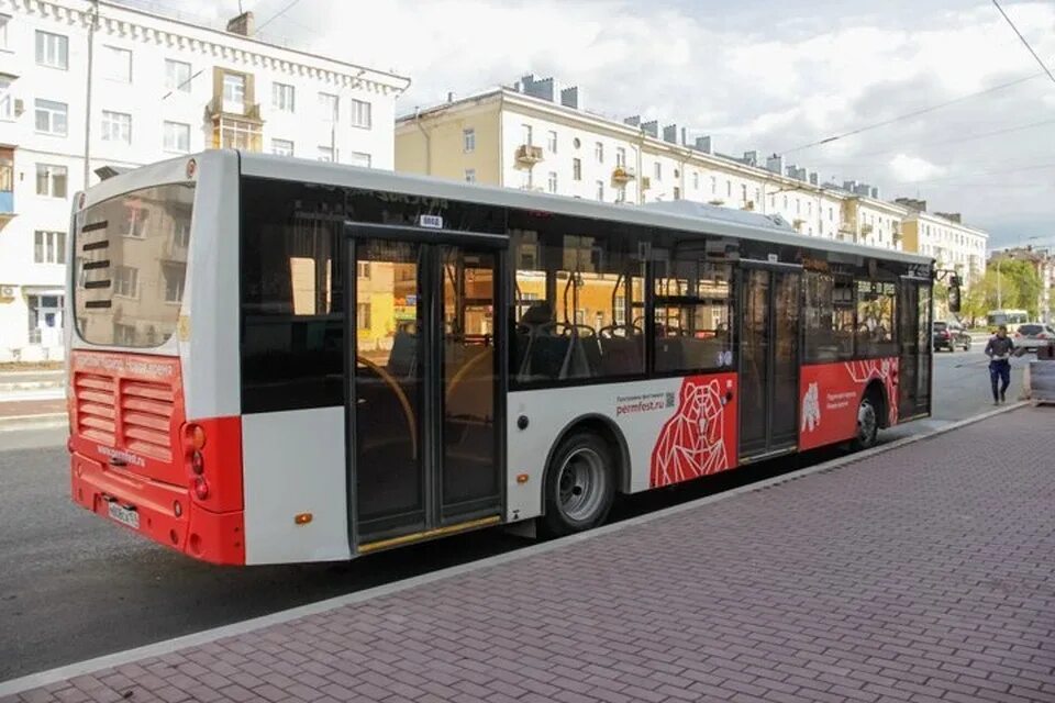 Бесплатные автобусы пермь. Автобус большой вместимости. Пермские автобусы. Пермь автобус Пермь. 10 Автобус Пермь.