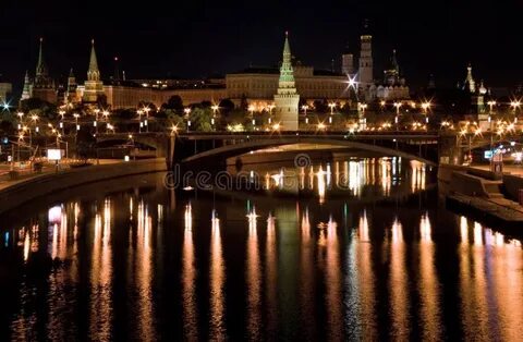 Во сколько полночь в москве