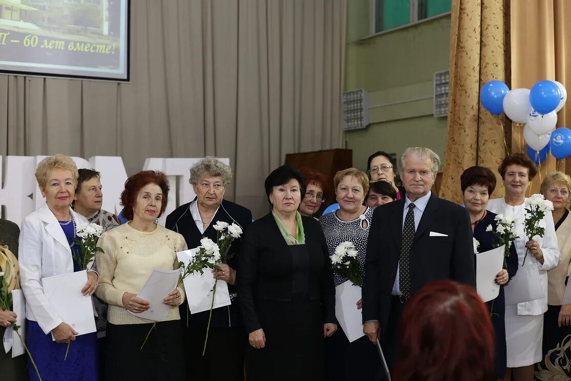 Жд вокзал кыштым. Моу сош школы кыштыма. Школа 1 кыштым. Начальная школа 2 кыштым. Город кыштым уральская венеция.