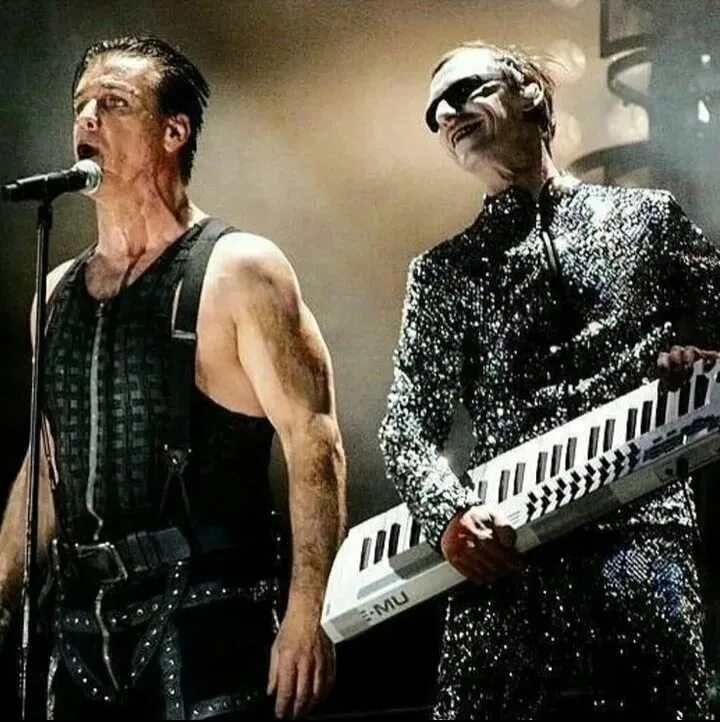 Клавишник Rammstein Флаке. Тилль Линдеманн LIFAD Tour. Rammstein Тилль и Флаке. Флаке Лоренц рамштайн. Unki flaka events