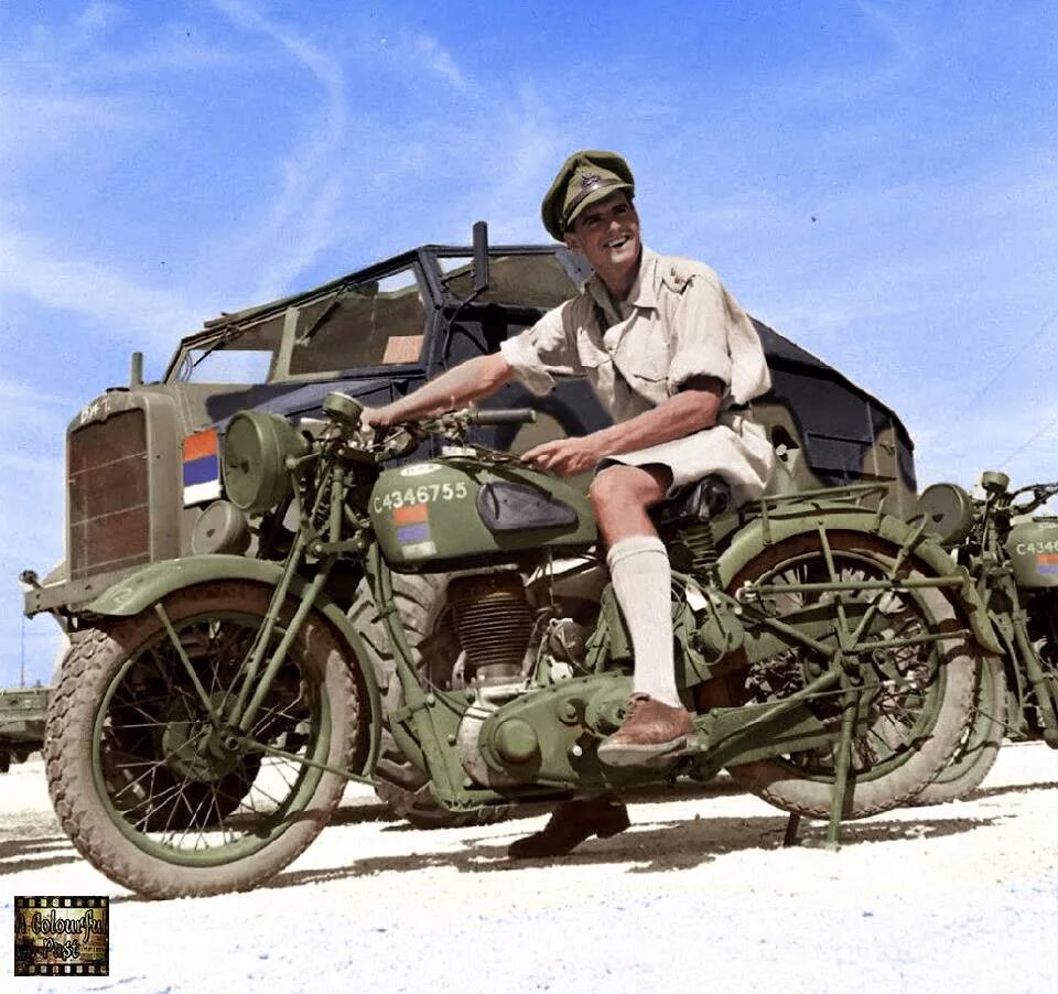 Британский BSA m20.. Мерседес мотоцикл 1941. Немецкий военный мотоцикл 1941 Mercedes. Военный мотоцикл США второй мировой. Байков военная сцена