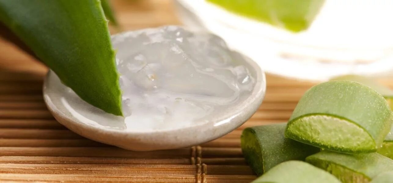 Aloe Vera маска. Компресс из алоэ. Маска из алоэ. Мякоть алоэ. Капли из алоэ в домашних условиях