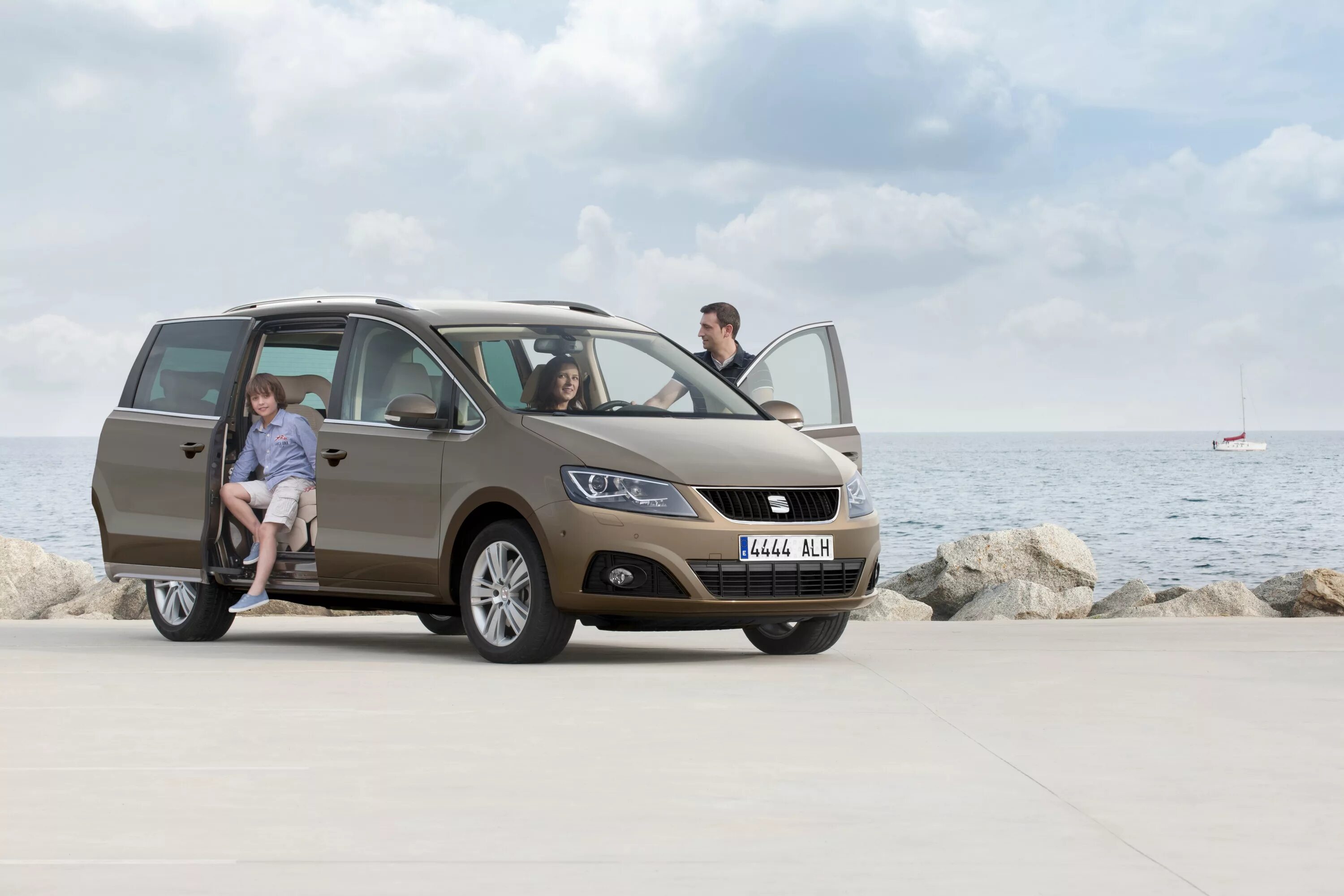 Seat Alhambra 2013. Сеат минивэн 2021. Сеат минивэн 2020. Сеат 7 местный.