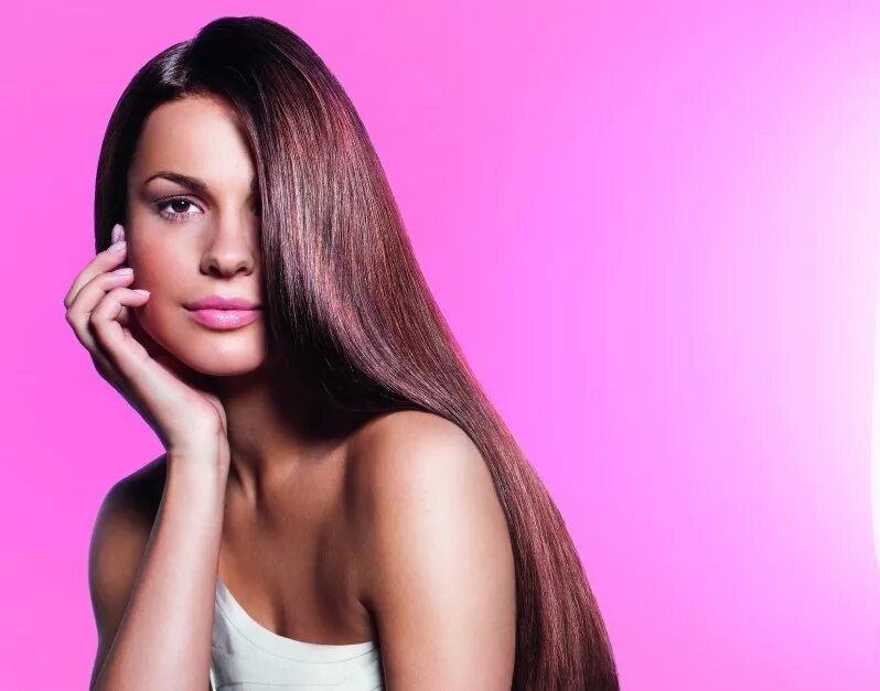 блестящие волосы. густые волосы. красивые гладкие волосы. волосы блестящие девушки. красивые ухоженные волосы.