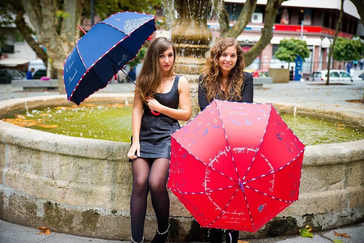 Зонт. Вывернутый зонт. Девушка с зонтом. Девочка с зонтиком. Какие зонтики лучше