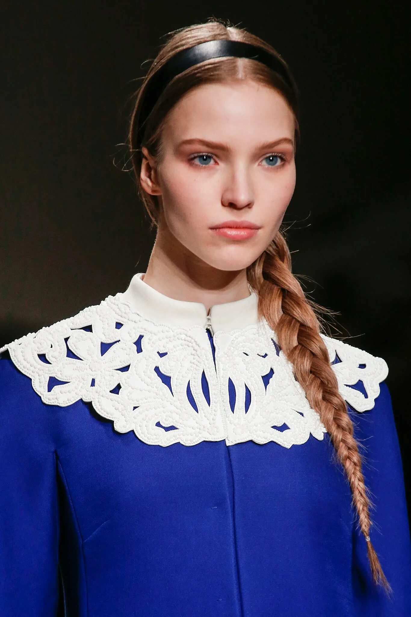 Valentino FW 2013/2014. Саша Лусс косы. Модные воротники. Модный кружевной воротник. Стильные воротники