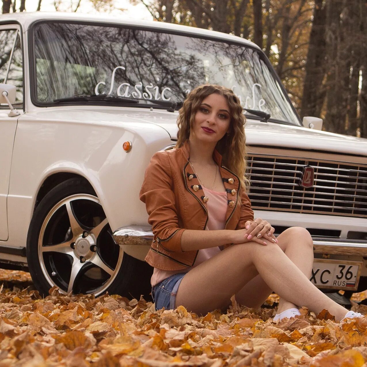 Девушки и жигули. Девушки и жигули. Ваз 2103 лайм. Я девчонок удивляю жигулями. Lada 2107 girls.