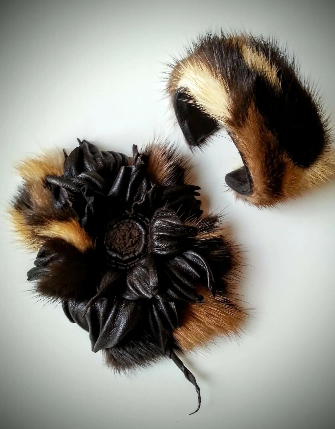 Меховые изделия. Меховое ателье бизон. Меховые тапочки. Модные кожаные куртки с мехом. Шуба.