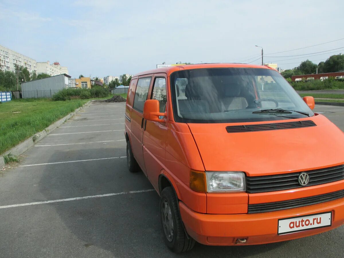 Стоимость т4. Volkswagen Transporter t4 оранжевый. Фольксваген Транспортер т4 оранжевый. Фольксваген т4 1993. Фольксваген т4 макси.
