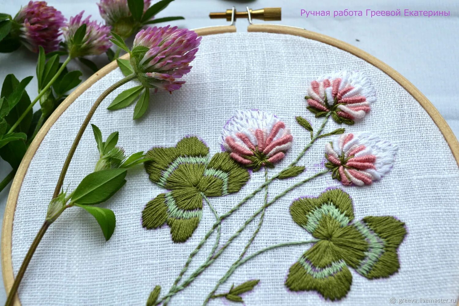 Ручная вышивка гладью. Вышивка двусторонней гладью цветы. Вышивка нитками мулине. Вышивка цветов гладью. Броши вышитые мулине.