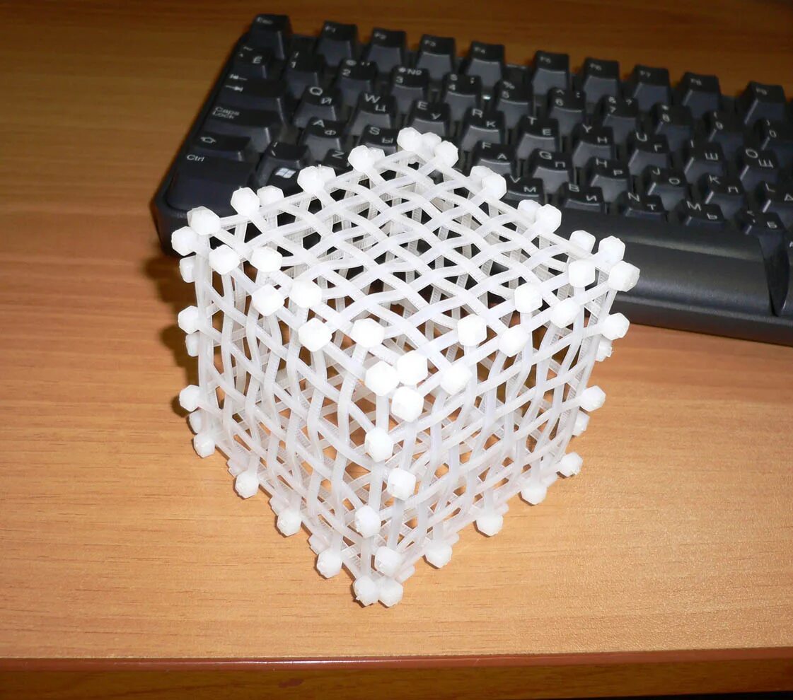 корзина плетеная из проводов. изделия из стяжек. фигуры из стяжек. украшение из кабельных стяжек. поделки из колечек от бутылок.