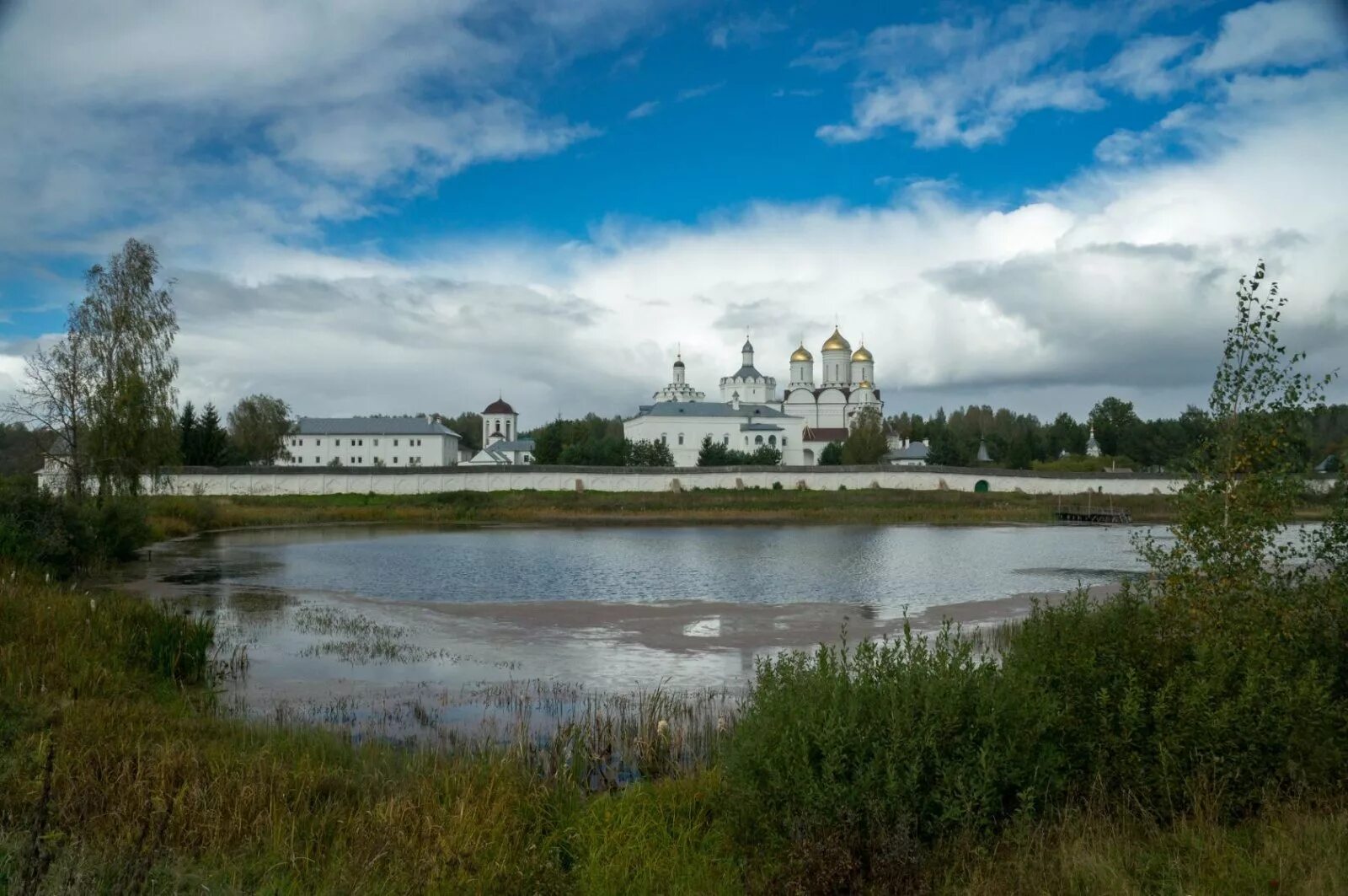 Погода дорогобуж смоленской. Дорогобуж Смоленской области. Город Дорогобуж Смоленской области. Река Днепр в Дорогобуже. Болдинский монастырь.