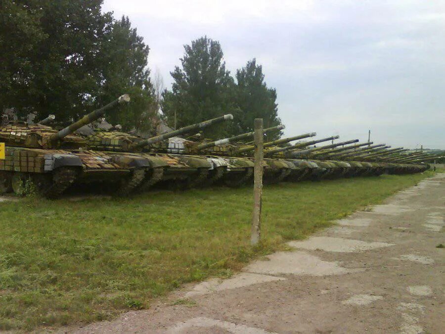 Танковая база. Артемовск танковая база. Центральная база резерва танков Артемовск. 969 База резерва танков Уречье. Артемовская база хранения бронетанковой техники.